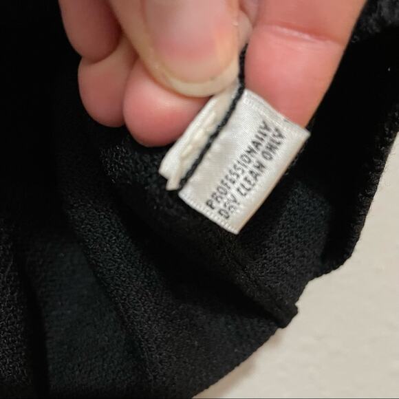 ST. John Black Santana Knit Short Sleeve Crew Neck Sweater Womens M Fall Casual - Picture 5 of 6